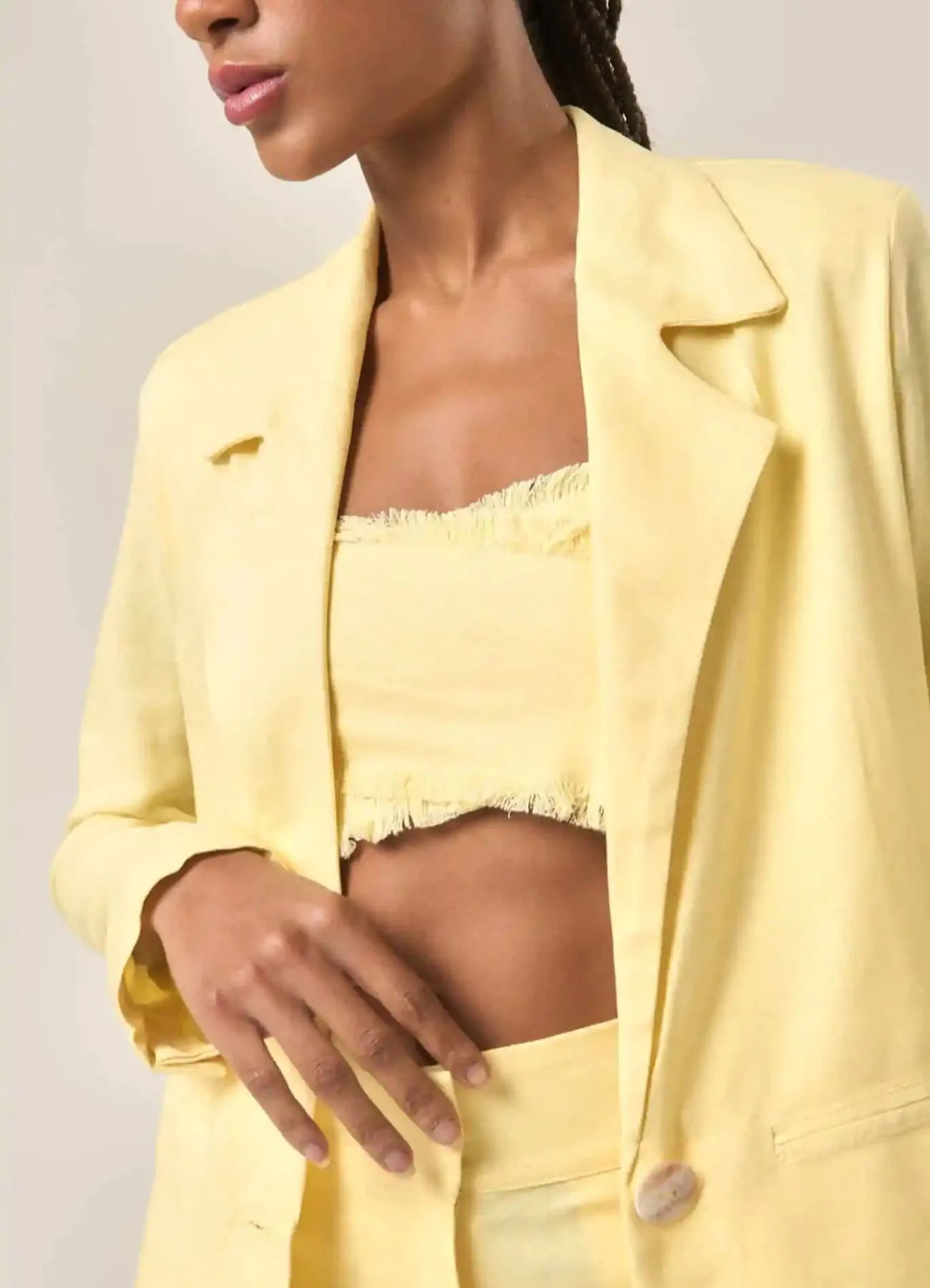 Blazer de linho baunilha Roberta